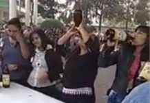 Primaria festeja a mamás con ‘torneo de caguamas’