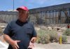 Hombre de 56 años construye su propio muro con México