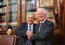 AMLO recibe al actor Richard Gere en Palacio Nacional