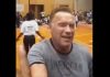 Agreden a Arnold Schwarzenegger durante evento (Vídeo)