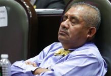 ¡Lo vuelve a hacer! diputado Manuel Huerta se queda dormido en el trabajo (VIDEO)