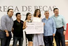 ROSY FUENTES ENTREGA BECAS DE TRANSPORTE A HIJOS DE POLICÍAS