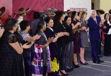 ¡Con mariachi! AMLO celebra el Día de las Madres en Palacio Nacional