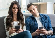 ¿Tu pareja te revisa el celular?… pues legalmente ya no lo podrá hacer; la SCJN lo prohíbe