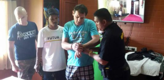 Detenidos 2 italianos en Tailandia por falsificar la firma de George Clooney