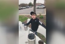 Niño que vendió chocolate caliente donó 22 mil dólares para muro