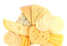 COEPRISS se reúne con productores de quesos en el norte de Sinaloa