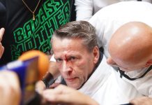 Carlos Trejo golpea en la cara a Alfredo Adame con una botella