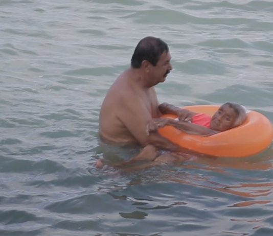 Simona, la abuelita de 94 años que le gusta el mar