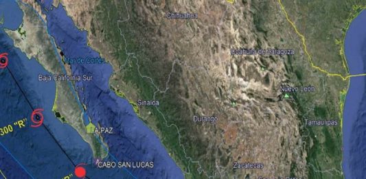 Huracán Lorena toca tierra en Jalisco