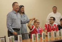 Entregan Quirino y Rosy Fuentes estímulos a medallistas parapanamericanos sinaloenses