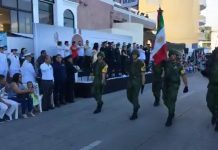 Alcalde Encabeza por dos Cuadras el Desfile del 16 de Septiembre