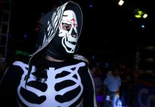 Hospitalizan a La Parka tras sufrir grave accidente