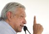 «Vayan respetándonos», responde AMLO a ciudadanos que lo increparon por falta de becas