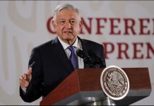 López Obrador revela que recientemente usa un teléfono satelital