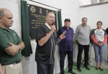Devela Quirino placa de modernización del estadio Emilio Ibarra Almada