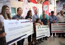 Entregan clubes de beisbol al DIF lo recaudado en los Juegos con Causa