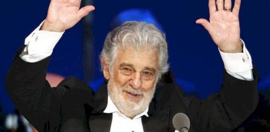Plácido Domingo renuncia a dirección de Ópera de Los Ángeles