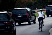Ciclista que insultó a Trump gana elecciones en Virginia