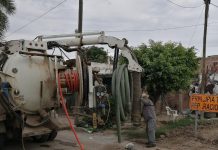 Avanza saneamiento gratuito de fosas sépticas por parte de Jumapam