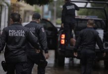 Ministeriales y funcionarios se unen en labores de evacuación