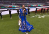 ¡Ana Bárbara comete un error al cantar el Himno Nacional en evento de la NFL!