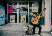 Conoce la historia de Milagros, su sueño es tener una guitarra nueva
