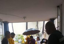 Traslada Gobierno Municipal a pareja de abuelitos al refugio de Club de Leones