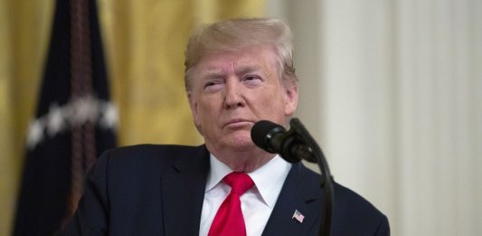 Juez ordena a Trump pagar 2 mdd por malversación de fondos de su organización caritativa