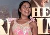 Yalitza impacta en alfombra roja con arriesgado vestido