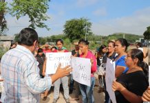 Brinda apoyo Jumapam a vecinos de Alborada llevándoles agua