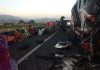 Choque entre tráiler y autobús con peregrinos deja dos muertos en Edomex