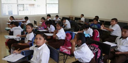 No saben ni inglés y ahora van por francés en escuelas públicas de México