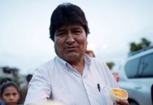 Evo llega a Argentina como refugiado; agradeció a México su generosidad, dice Ebrard