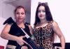 Madre e hija posaron con armas falsas. Las confundieron con criminales. Las ejecutaron