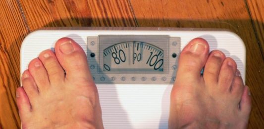 Alto índice de masa corporal favorecería a personas con cáncer