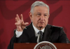 Los gritos los convierto en becas, dice López Obrador ante reclamos