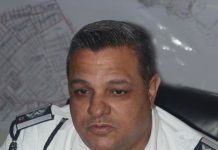 Entregan gafetes a comerciantes y habitantes de la Rafael Buelna