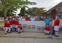 Una Mano Amiga entrega bebederos a la escuela Colosio