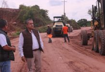 Alcalde supervisa obra en ejecución en la sindicatura de Chametla.