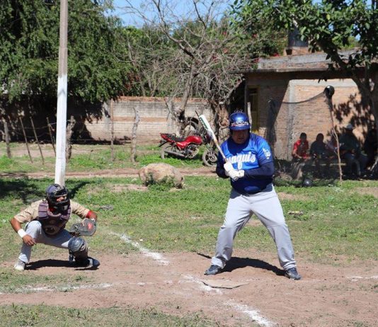 Dotará gobierno municipal de accesorios de béisbol a comunidad de Loma Gabriel Leyva.