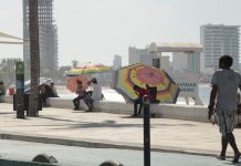 Alcalde Resta Importancia a Gente Ocupando un Espacio en el Malecón