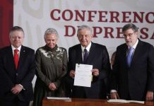 AMLO firma iniciativa de Corte para reforma al Poder Judicial