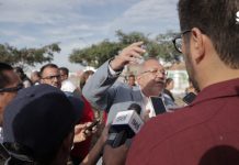 Regaña Alcalde en público a su director de Comunición Social