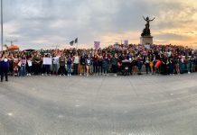 El Monumento a la Mujer Mazatleca se pinta de morado y verde
