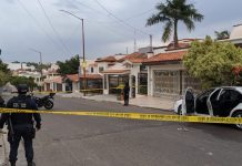 Elemento de Servicios de Protección evita ser despojado de su vehículo; hiere al presunto asaltante