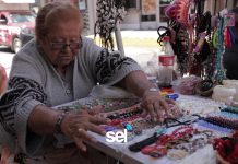 Doña Gloria, Artesana, a sus 78 Años No le Teme al Coronavirus