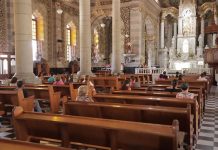 Poca Gente en la Misa de “Jueves Santo” en Catedral de Mazatlán