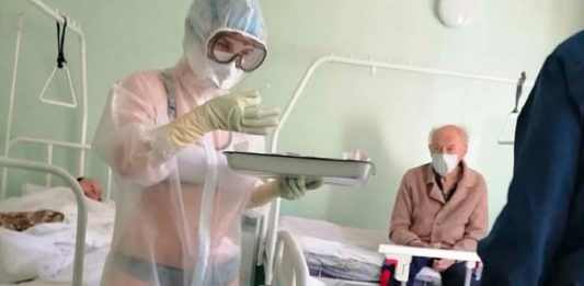 Castigan a enfermera que vistió solo ‘lencería’ en hospital de pacientes con COVID-19