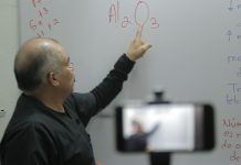 Profe Poncho: El maestro que enseña Química a través de YouTube